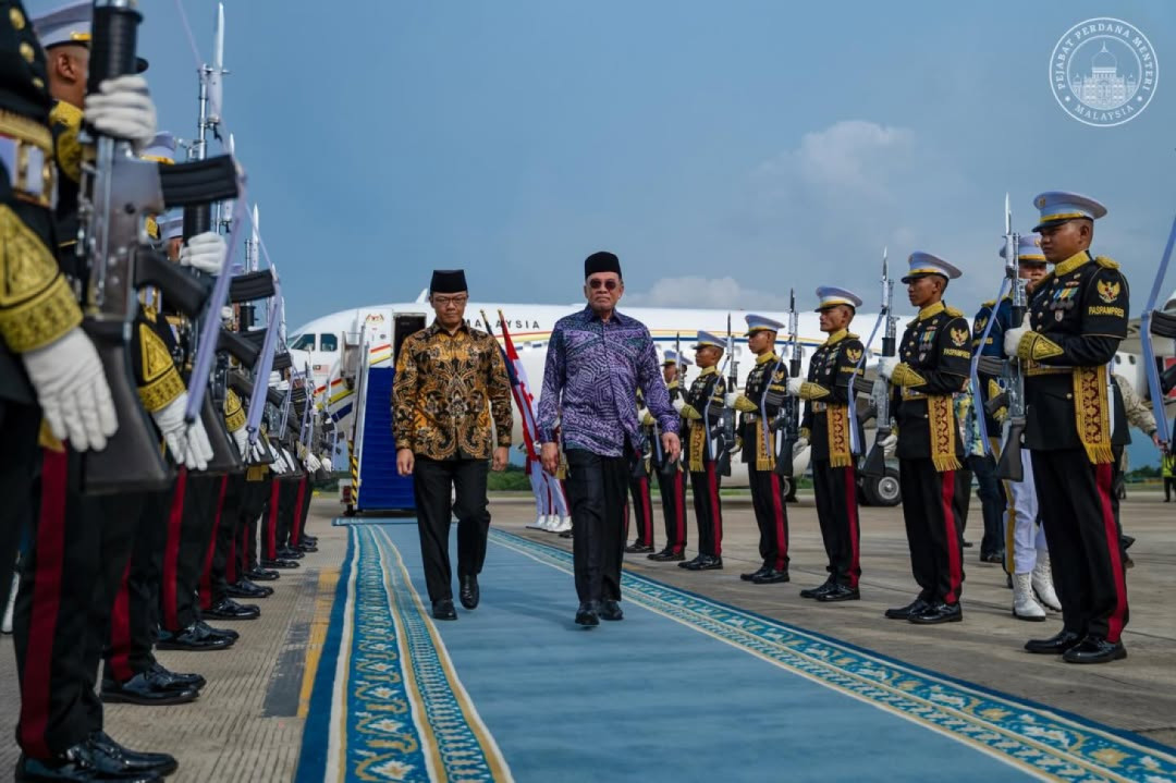 Tiba di Indonesia, PM Malaysia Anwar Temui Presiden Prabowo Bahas Konflik Global