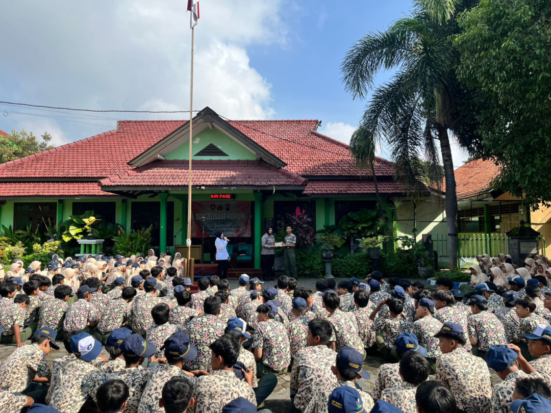 Cegah Bullying di Sekolah, Polres Probolinggo Kota Edukasi Ratusan Pelajar SMP