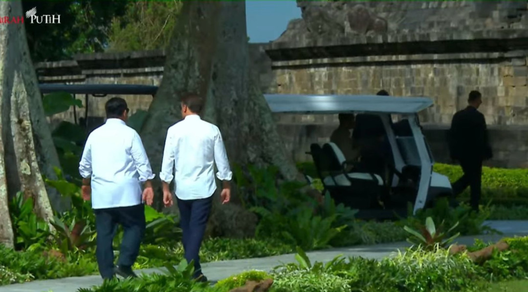 Presiden Prabowo Sopiri Macron Pakai Boogie Car Menuju Puncak Borobudur