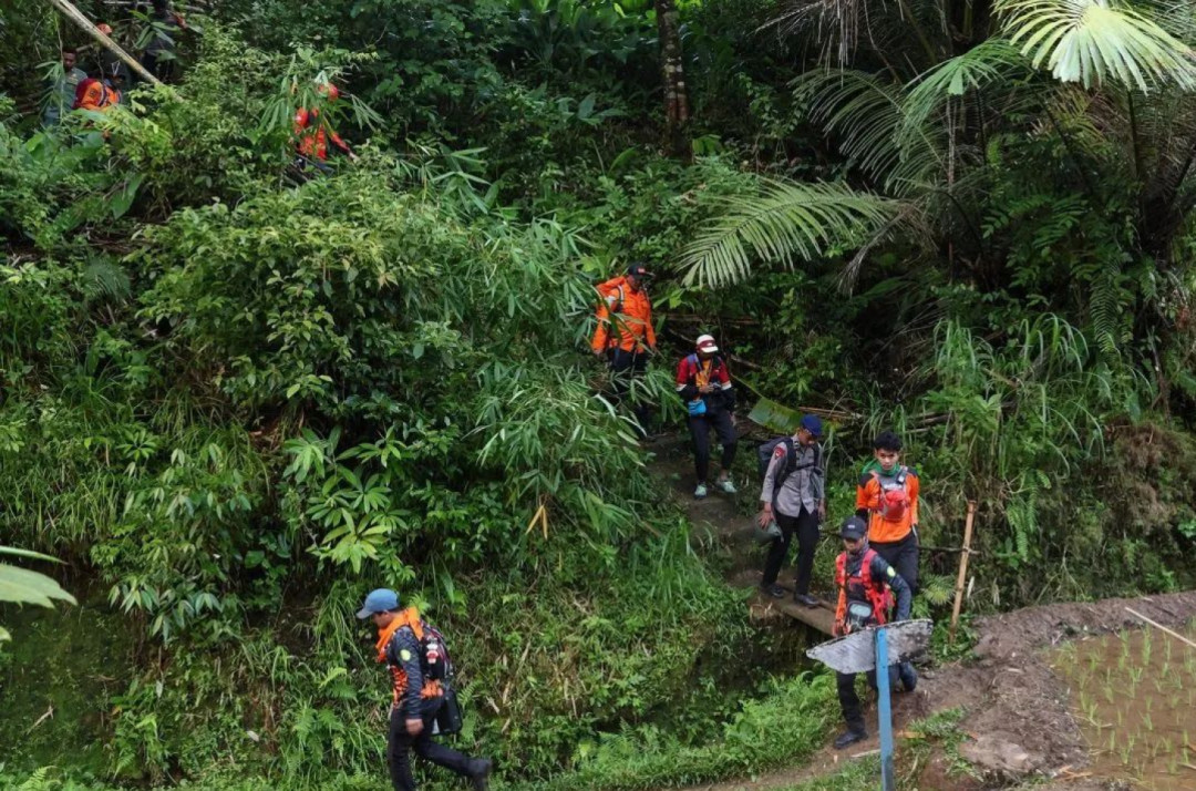 Satu Korban Pesawat ATR 42-500 Ditemukan di Lereng Gunung Bulusaraung
