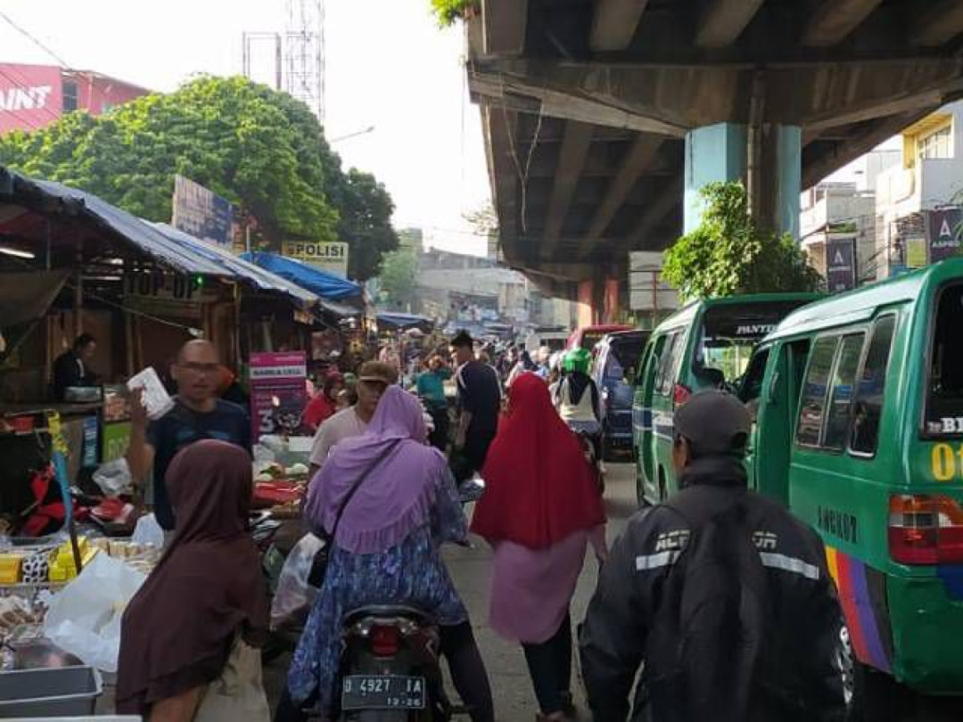 PKL Bawah Flyover Pasar Kiaracondong Dikeluhkan Warga