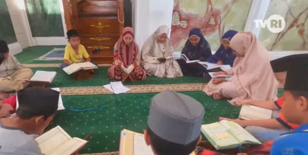 Tadarus Al-Qur’an di Masjid Al-Mukhlisin: Tradisi Ramadan yang Menanamkan Nilai Qurani pada Generasi Muda