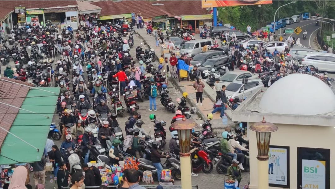 Udara Sejuk dan Pemandangan Indah, Masjid Atta’awun Ramai Disinggahi Wisatawan