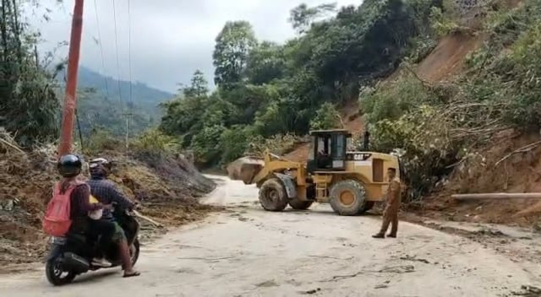 Alat Berat Disiagakan Hingga Akhir di Lokasi Rawan Longsor