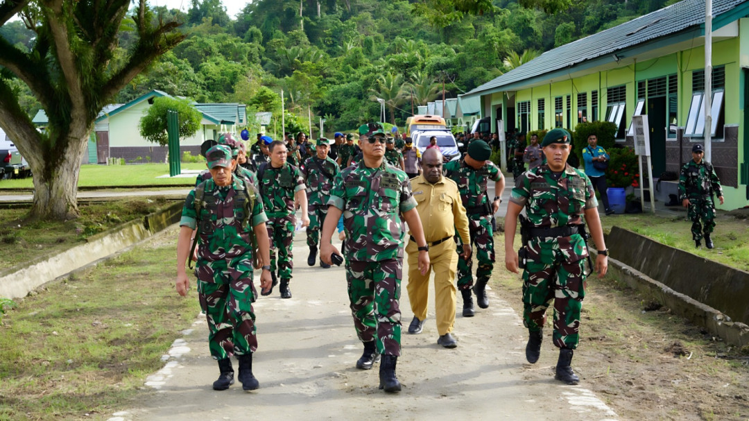Wakasad Tinjau Kondisi Sarana dan Prasarana Satuan Jajaran TNI AD di Papua