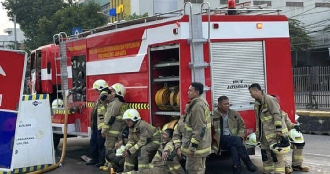 Ledakan Panel Listrik Picu Kebakaran di RS Hermina 
