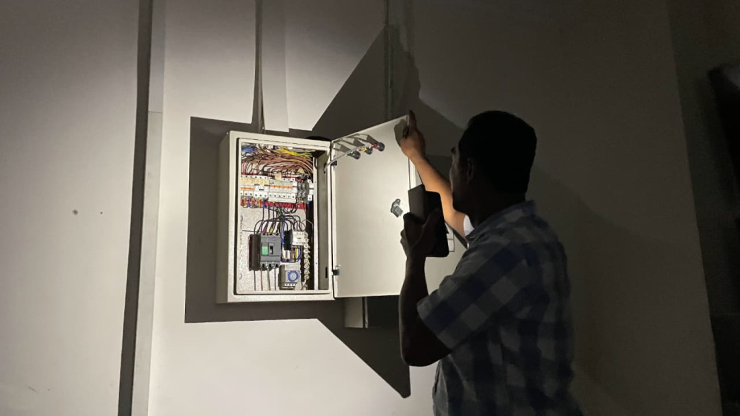 Peringati Hari Bumi, Bupati Lamongan Matikan Listrik Gedung Lantai 7 Selama 2 Jam.