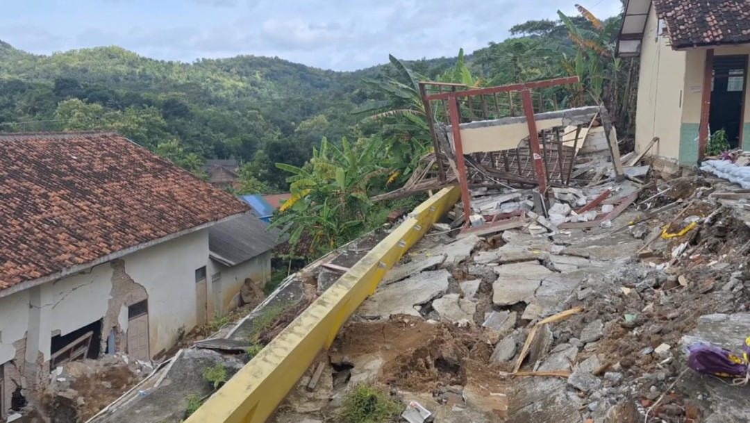 Halaman Depan SDN Kokap Kembali Longsor, Dua Bangunan Rata dengan Tanah