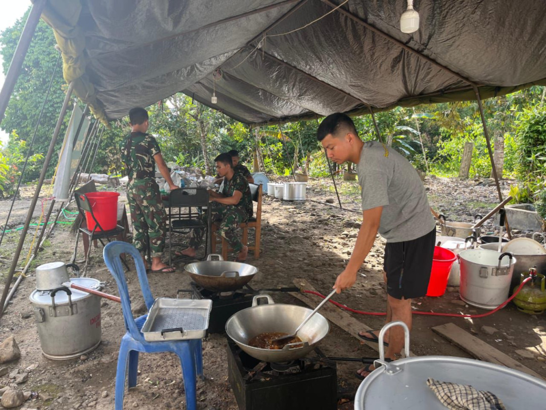 Dapur Umum TNI Masih Aktif di 12 Titik, Dukung Pemulihan Pascabencana Sumatera