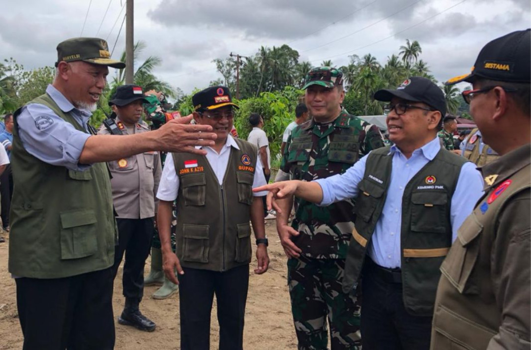Percepat Pemulihan Pascabencana, Menko PMK Bangun Huntara di Padang Pariaman