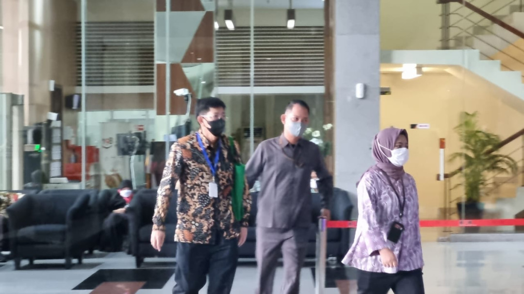 Penuhi Panggilan KPK, Kepala Kantor Pajak Jakarta Timur Wahono Saputro Bungkam