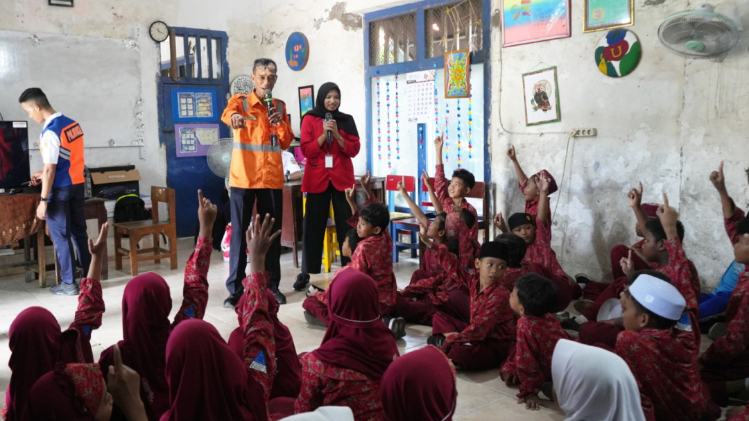Tanamkan Budaya Keselamatan, KAI Daop 8 Sosialisasi ke Pelajar Sekolah Dasar