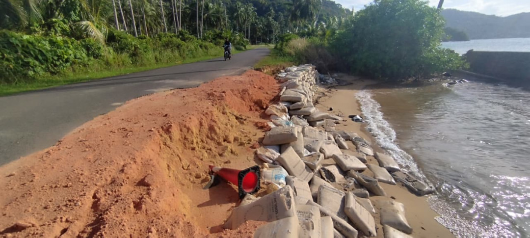 Waspada Abrasi, Warga Pasir Panjang Anambas Desak Perbaiki Jalan Utama