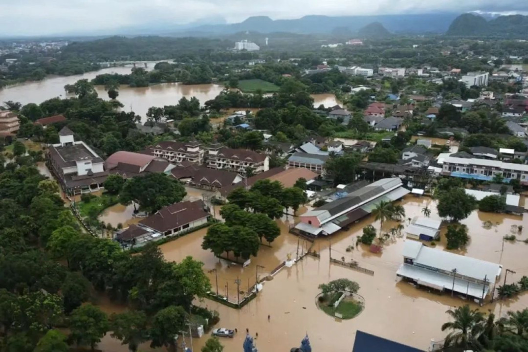 Penyelamatan Warga Dari Banjir Parah Di Thailand Utara