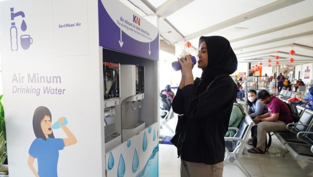 KAI Hadirkan 102 Water Station di 39 Stasiun, Ajak Penumpang Bawa Tumbler