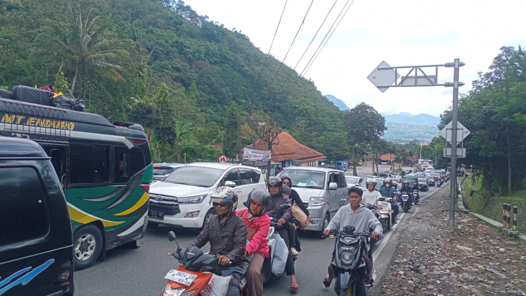 Jalur Wisata Garut Macet Parah Usai Lebaran