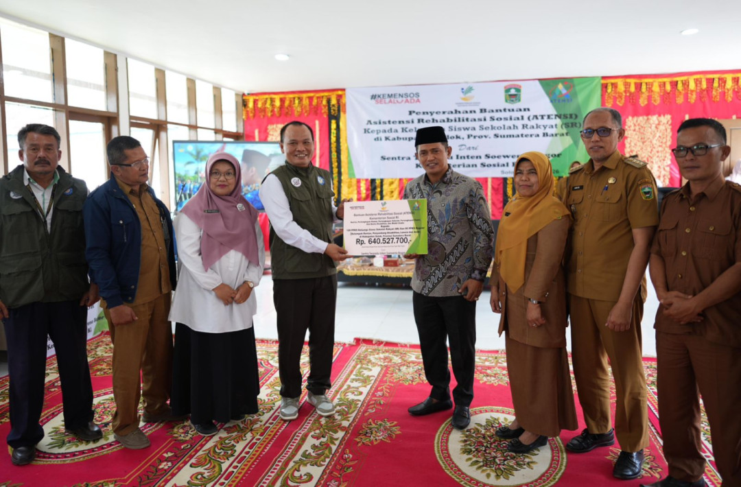 Kemensos Salurkan Bantuan untuk Warga Kabupaten Solok