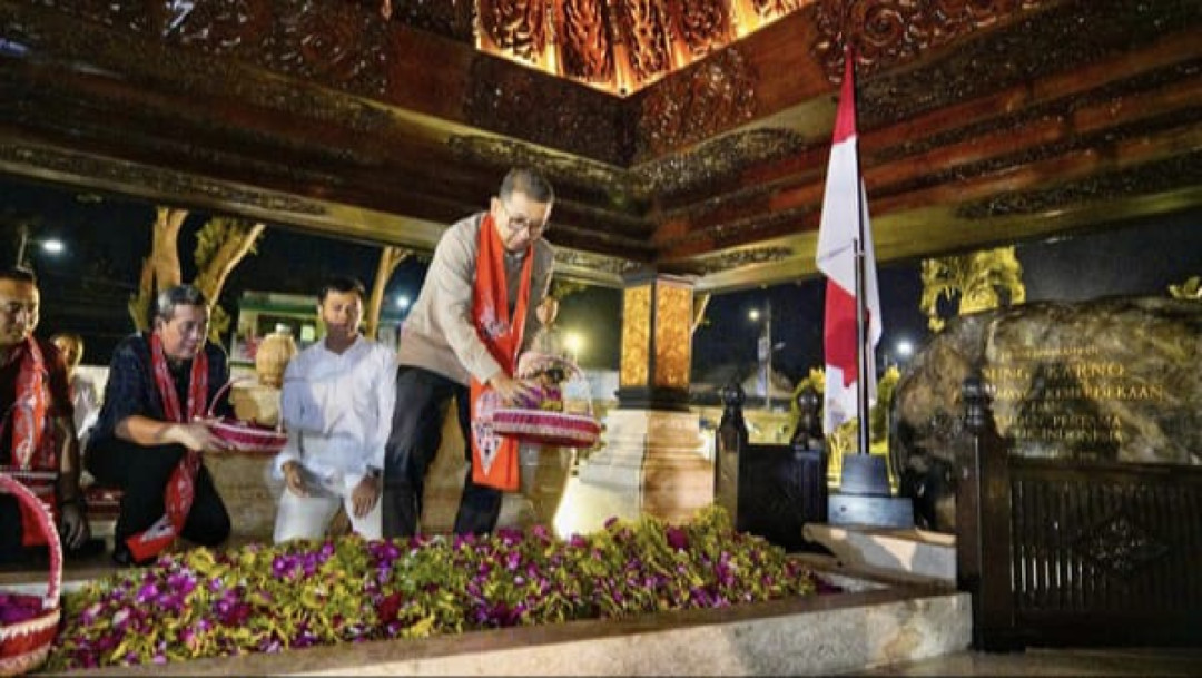 Menbud Ziarah ke Makam Bung Karno, Soroti Pelestarian Sejarah 
