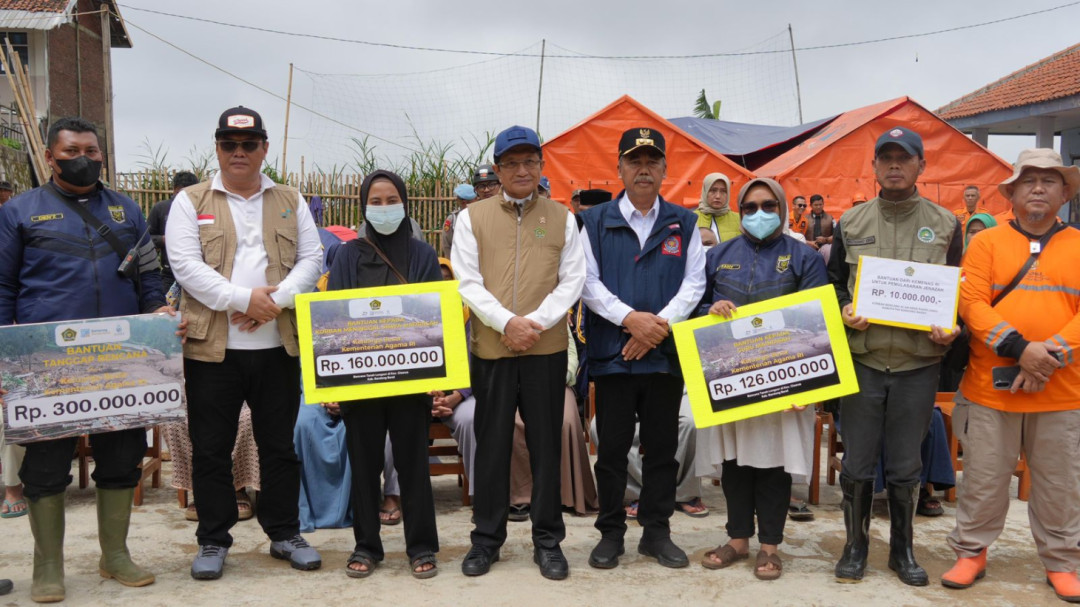 Kemenag Salurkan Bantuan Rp596 Juta untuk Madrasah Terdampak Bencana di Cisarua