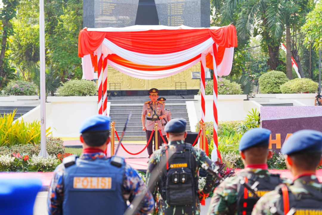 Kapolri Pimpin Upacara Hari Juang Polri di Surabaya, Resmikan Patung M. Jasin