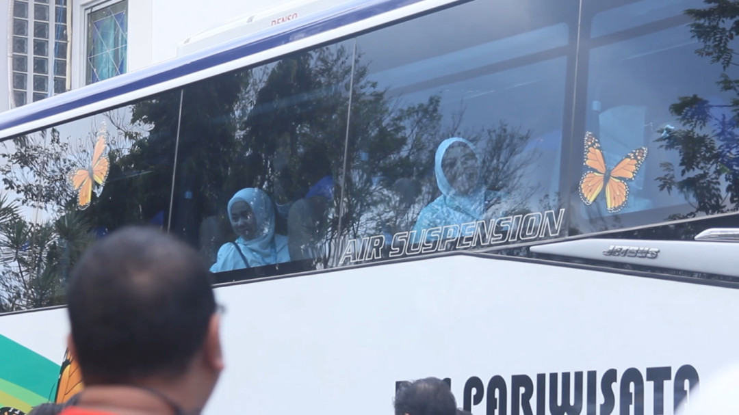 250 Jemaah Haji Plus Safari Suci Diberangkatkan dari Bandung Menuju Tanah Suci