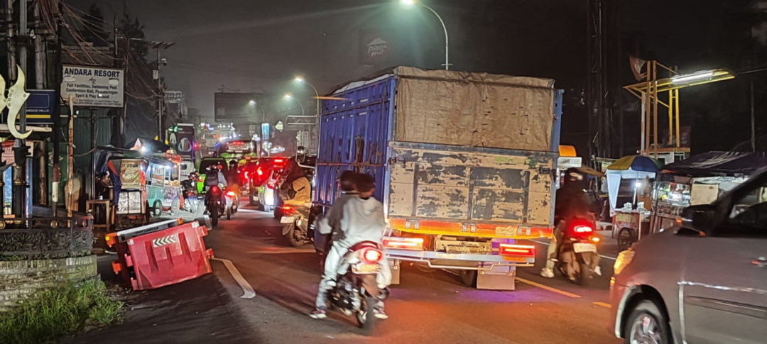Jalur Puncak Padat Merayap Jelang Libur Waisak