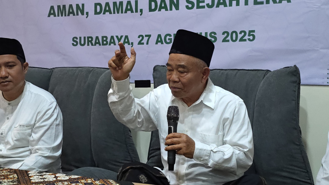 KH. Asep Saifuddin Chalim Terima Penghargaan dari KPAI