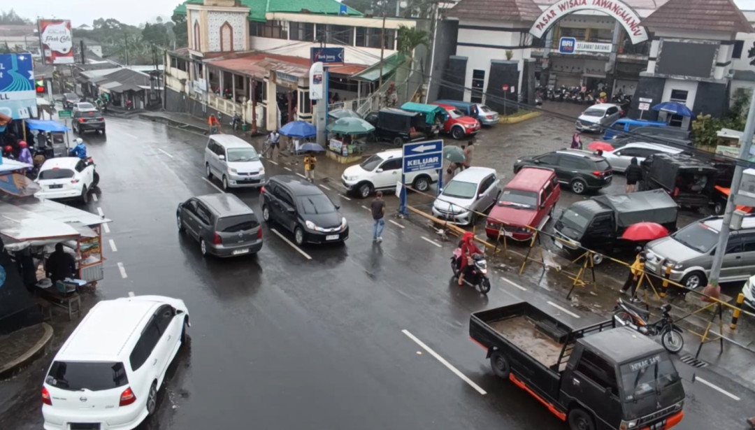 Arus Lalulintas Kawasan Wisata Puncak Tawangmangu Karanganyar Padat Jelang Tahun Baru