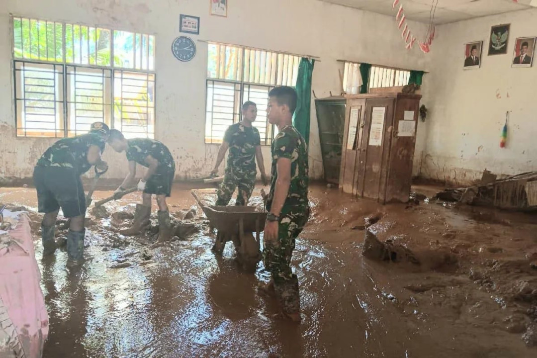 TNI Percepat Pemulihan Sekolah Pascabanjir di Tapanuli Tengah