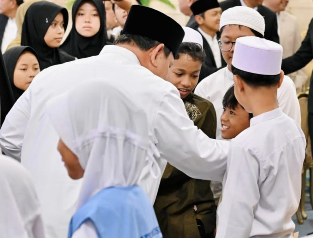 Hadiri Nuzulul Qur’an di Istana, Dua Santri Widatul Muslimat Terharu Dihampiri Presiden Prabowo