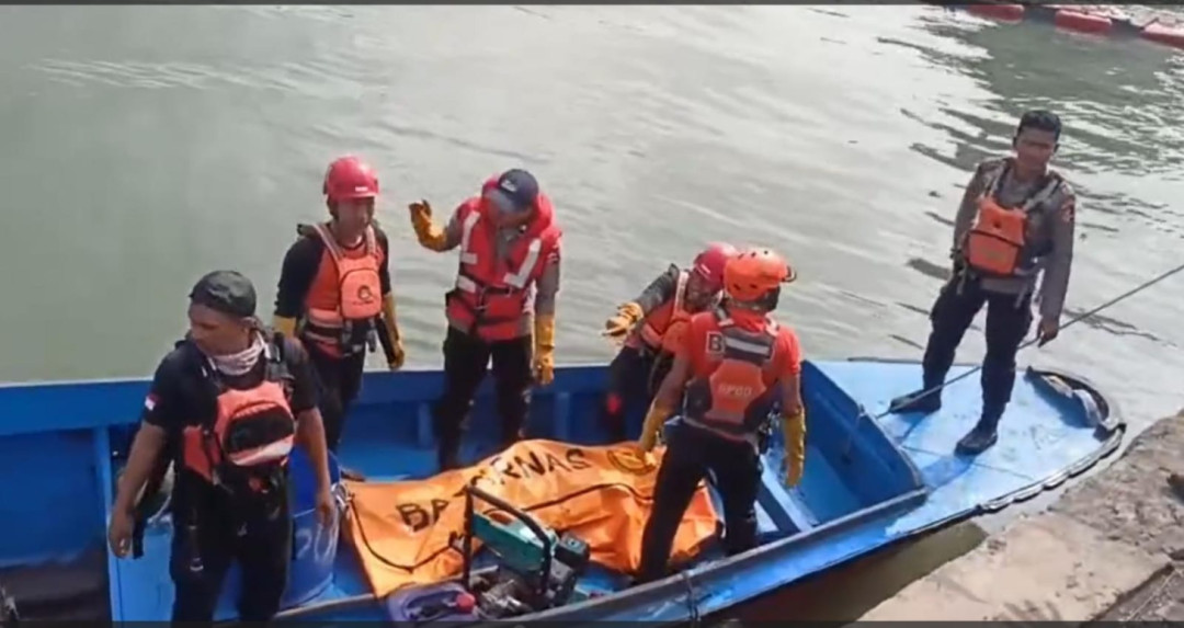 Kapal Pacific 88 Miring di Tanjung Perak, Satu Pekerja Tewas