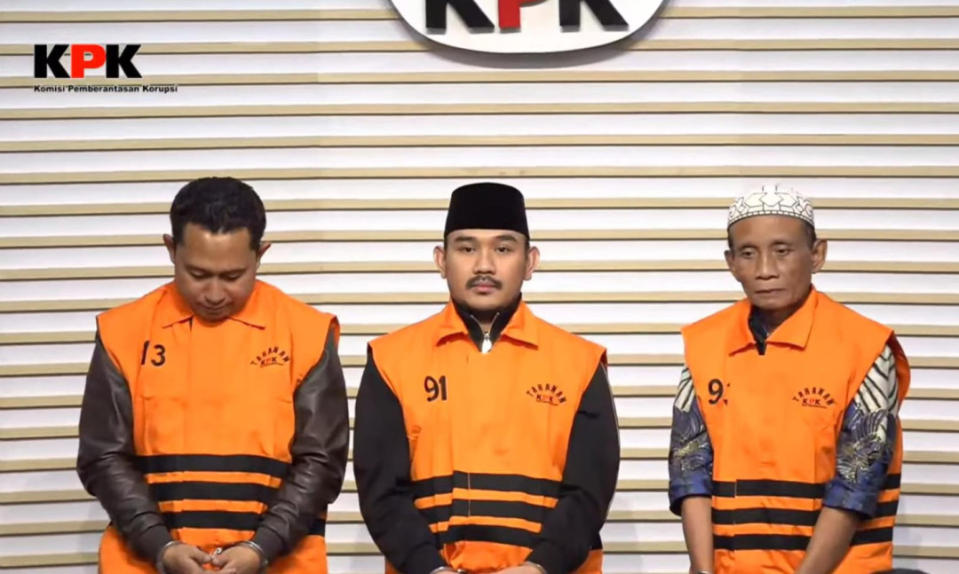 KPK Tetapkan Bupati Bekasi Ade Kuswara dan Ayahnya Tersangka Korupsi