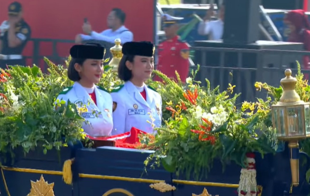 Estafet Kehormatan, Purna Paskibraka 2024 Kembali Bawa Bendera Merah Putih dan Teks Proklamasi