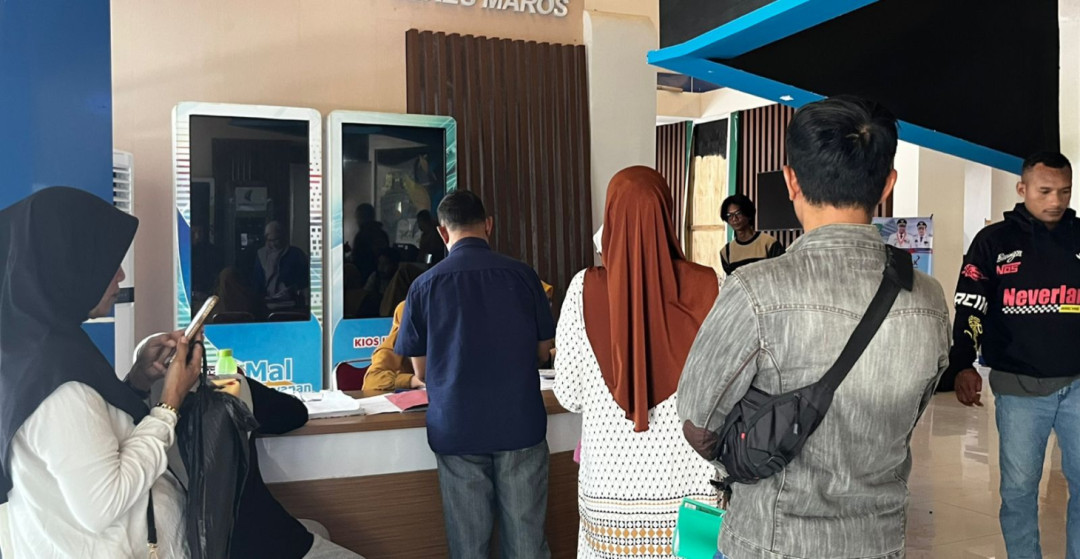 Pelayanan Disdukcapil Maros Terganggu, Warga Mengeluh Diminta Pulang