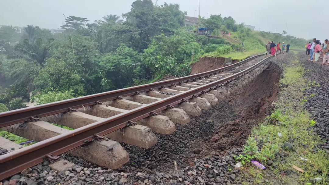 Seluruh Perjalanan KA Pangrango Lintas Bogor-Sukabumi Hari Ini Dibatalkan Akibat Longsor