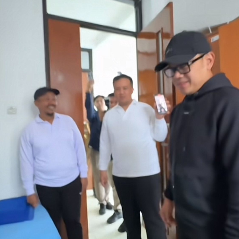 Wamendagri Sidak Kamar Peserta Retret Kepala Daerah di IPDN Jatinangor 