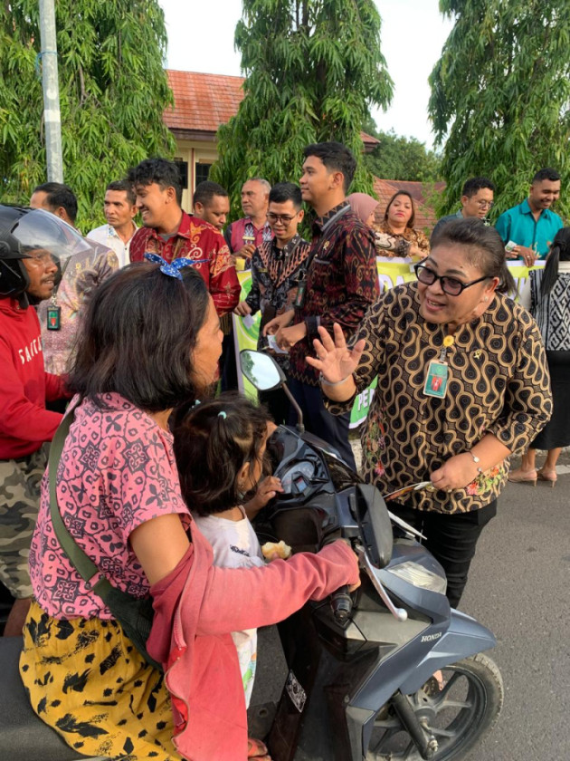 PN Larantuka Kampanyekan Anti Gratifikasi dan Berbagi Takjil