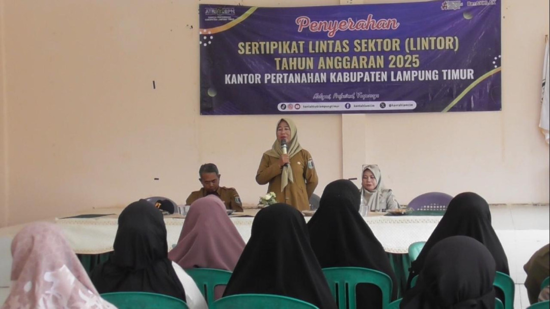 Pemerintah Serahkan Sertifikat Tanah untuk Warga Pesisir Lampung Timur