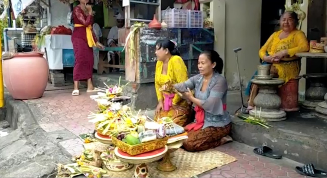 Tradisi Nyaagang Saat Hari Raya Kuningan