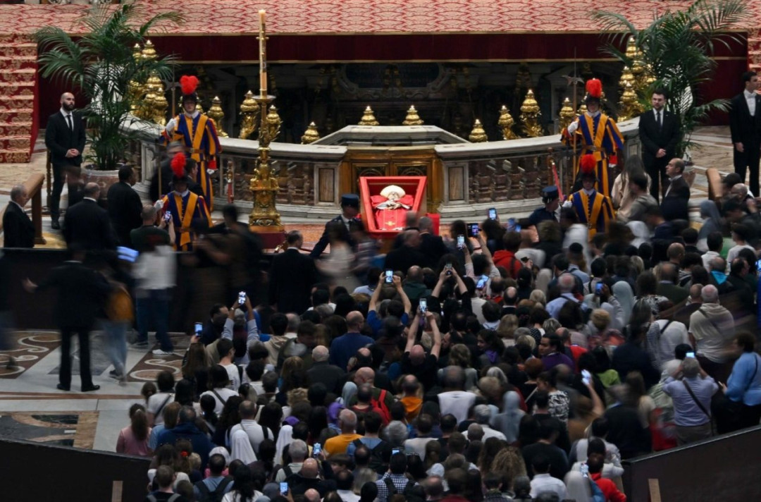 Malam Hening di Vatikan: Peti Jenazah Paus Fransiskus Resmi Ditutup di Basilika Santo Petrus
