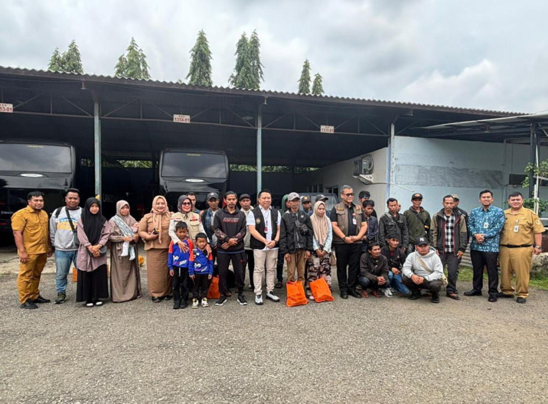 Kemenko PM Fasilitasi Kepulangan 27 Warga Terdampak Bencana Aceh ke Daerah Asal