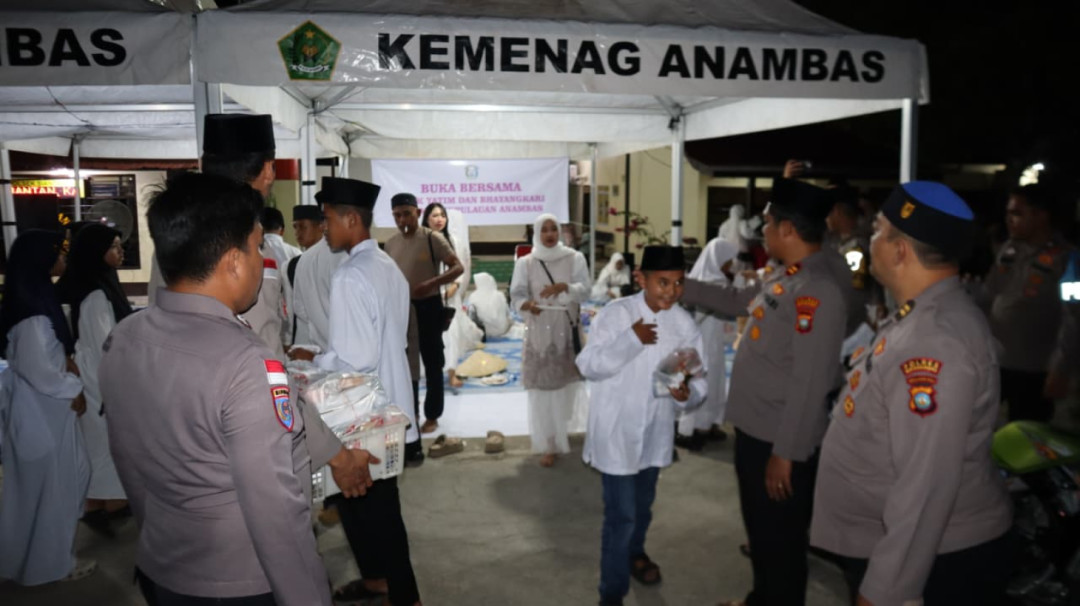 Polres Anambas dan Polsek Siantan Gelar Buka Puasa Bersama Santuni Anak Yatim