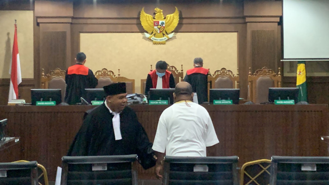 Bantah Terima Suap 1 Miliar, Lukas Enembe Sebut Kerjasama Dengan Rijatono Lakka Adalah Uang Pribadinya