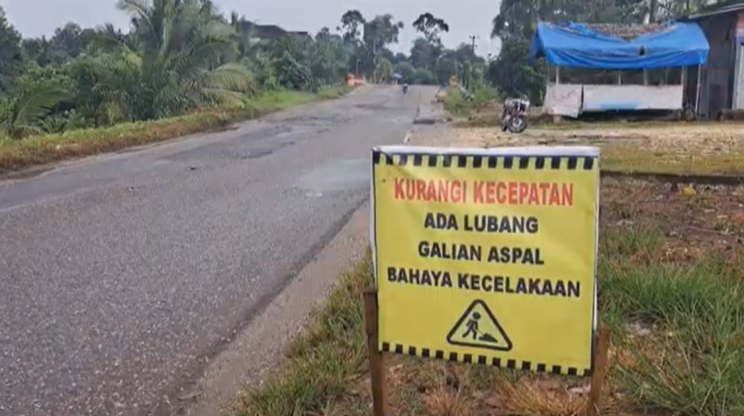 Jelang Mudik, Ruas Jalan Antar Kabupaten Kota di Sarolangun Belum Diperbaiki