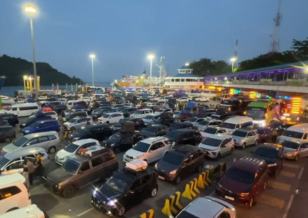 19 Ribu Kendaraan Pribadi Padati Pelabuhan Merak