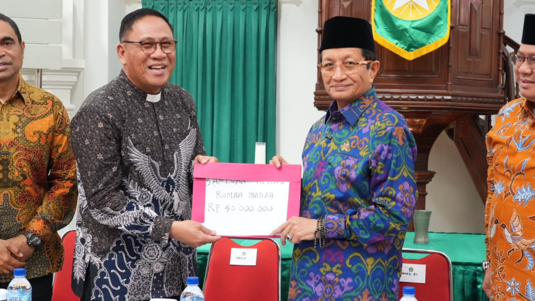 Menag Serahkan Bantuan Rp50 Juta untuk Rehabilitasi Gereja Blenduk Semarang