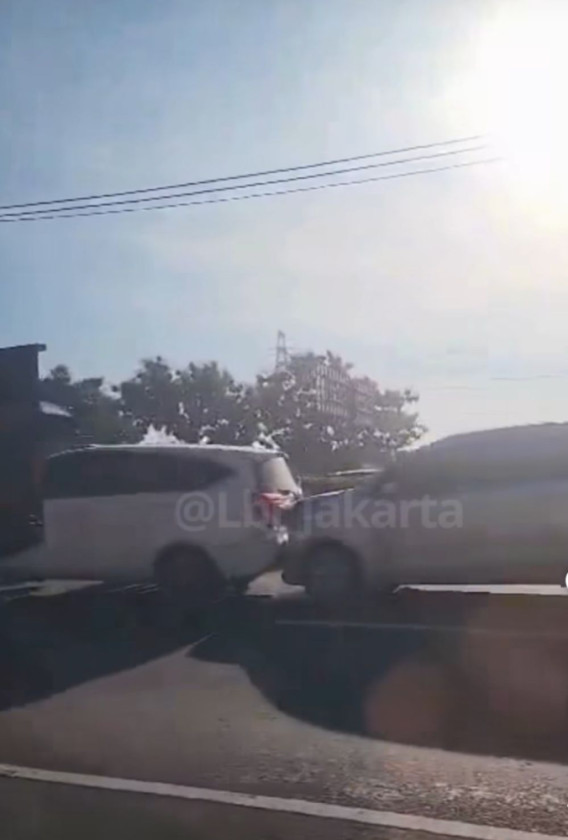8 Kendaraan Terlibat Tabrakan Beruntun di Tol Jakarta-Cikampek KM 47