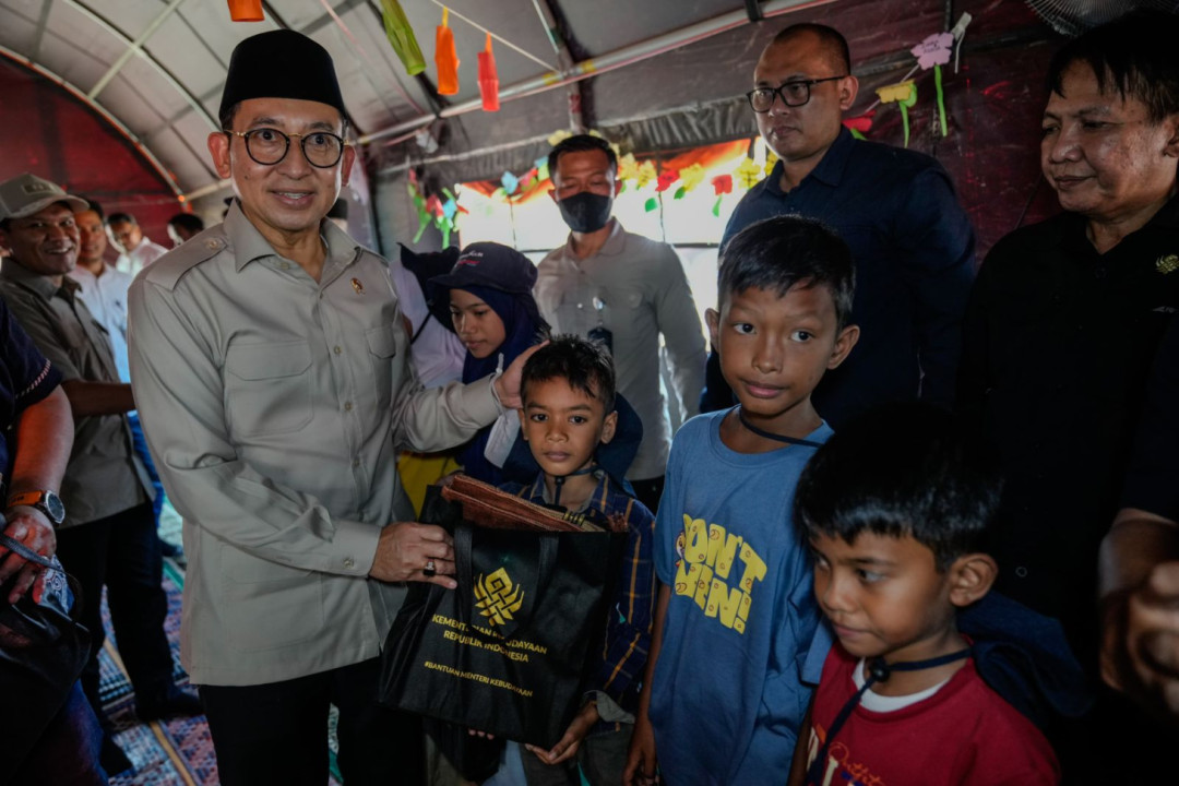 Fadli Zon Salurkan Bantuan untuk Warga Terdampak Banjir di Aceh Tamiang