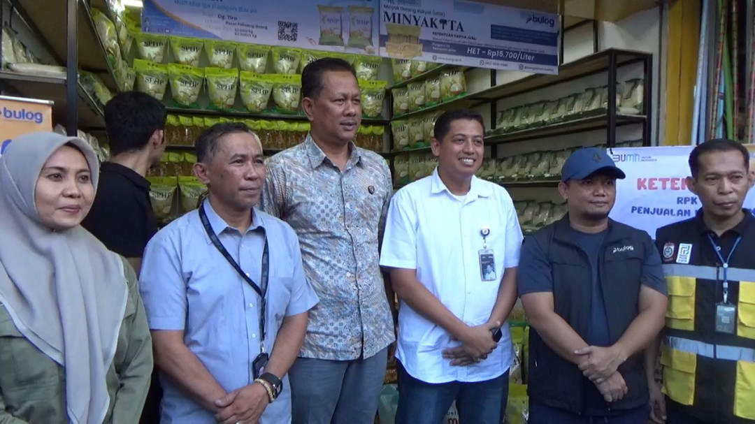 Minyak Kita Sempat Langka di Makassar, Bulog Pastikan Stok Aman