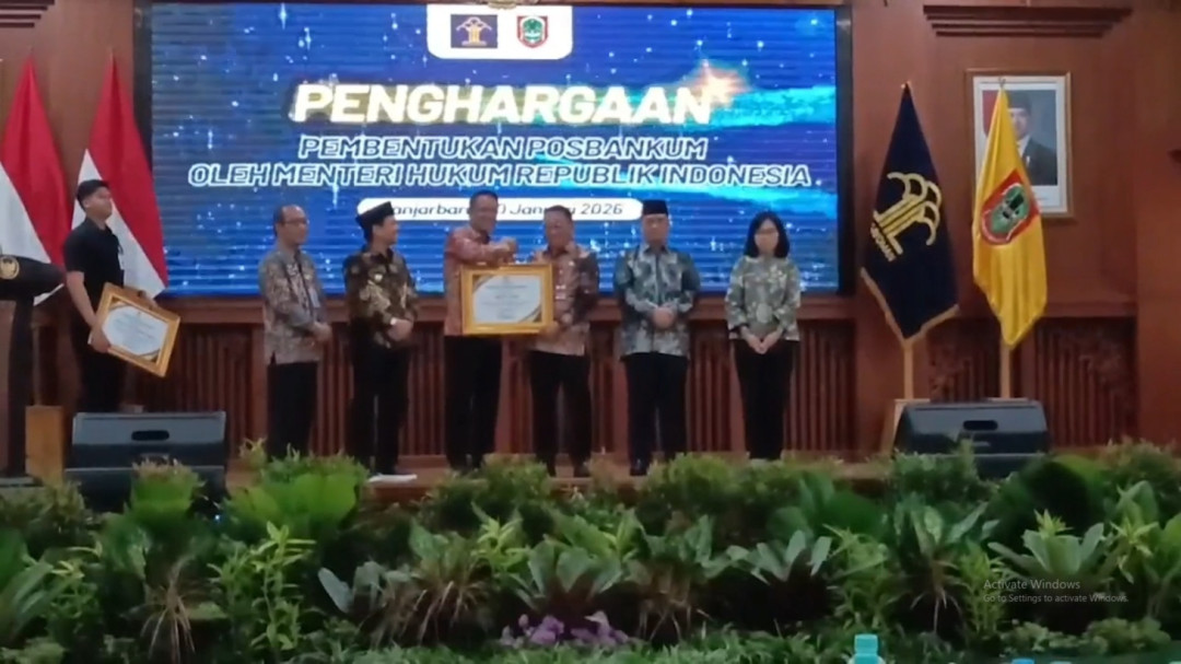 Pemkab Tapin Terima Penghargaan dari Menteri Hukum